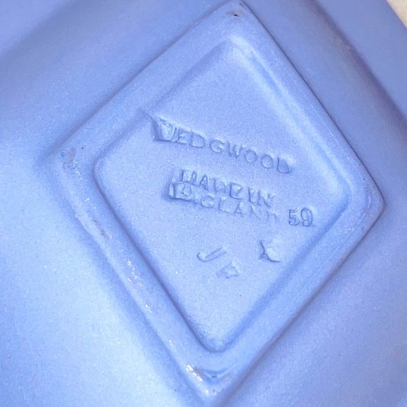 Pair of Wedgwood JasperWare Vintage Diamond shaped Trinket Dishes EUC Circa ‘59 - Picture 6 of 10